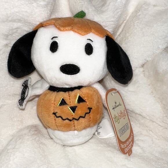 Trick-Or-Treat Snoopy 2018 Hallmark Itty Bittys Peanuts Plush - NWT - Picture 1 of 5